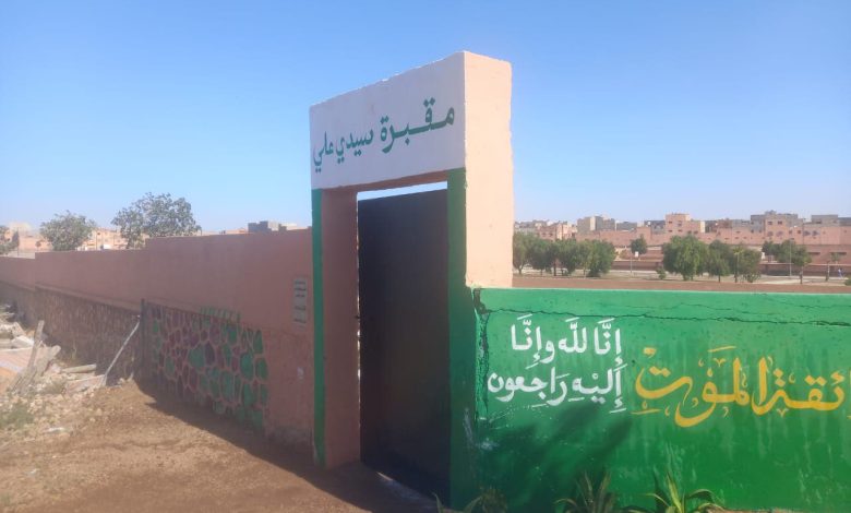 بن جرير.. متطوعون ينظفون مقبرة ويسهرون على تجميلها في غياب دور المسؤولين