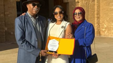 “جايلان” تهدي جائزة “أصوات التراث” لوالديها