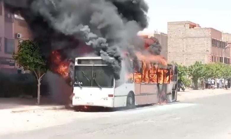 حريق مفاجئ يلتهم حافلة على الطريق السيار بين الدار البيضاء ومراكش