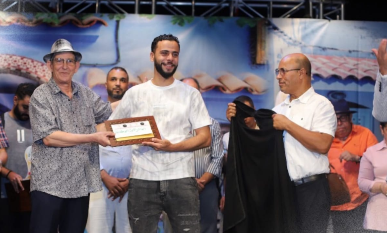 عبدالمغيث ابراهيمي يتوَّج بلقب مهرجان بنسليمان للكوميديا 2025