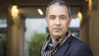 منع كمال داوود من دفن والدته يفجر موجة غضب واسعة ضد النظام الجزائري