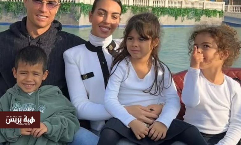 ابنة جورجينا وكريستيانو تخطف الأنظار بإتقانها العزف على الكمان – صورة