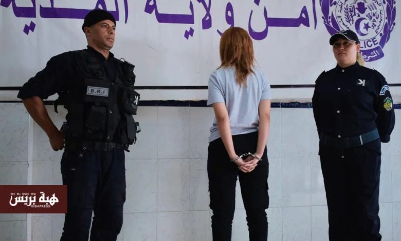 الجزائر.. اعتقال شابة ناشطة على “تيك توك” بسبب عبارة ” أين عمي تبون؟”