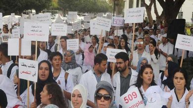 طبيب جزائري يفضح نظام العسكر: "أحلم بامتلاك سيارة.. والجزائر ولات سجن كبير"