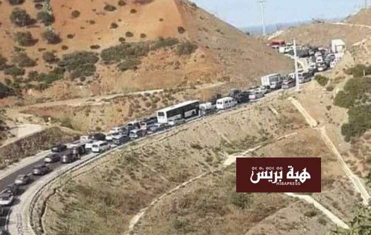 طريق أمسا–أزلا تختنق مجددًا.. ومطالب بتدخل عاجل لوضع حد للفوضى المرورية