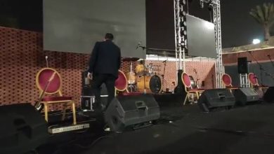 فوضى عارمة في حفل فني بأكادير.. وباعزية تؤكد: “منظم الحفل خذا الفلوس وهرب للمطار”